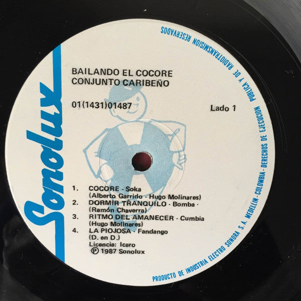 Bailando El ''Cocore'' Bajo La Lluvia