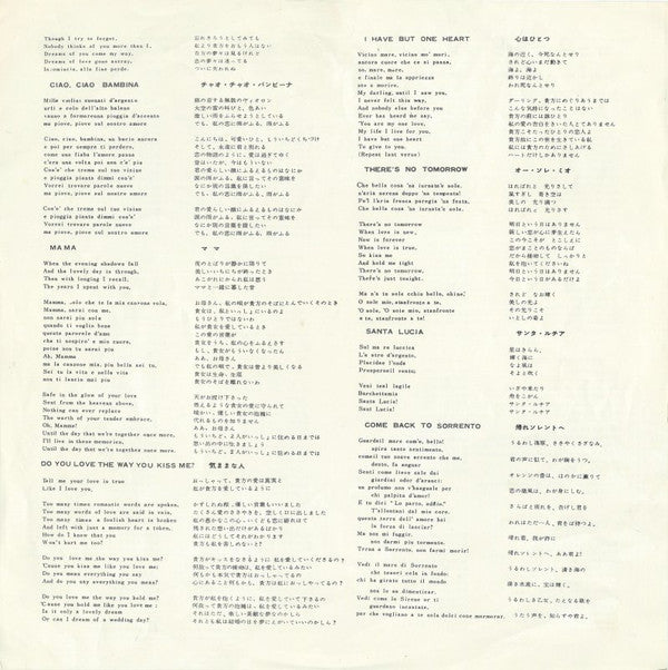 Sings Italian Favorites