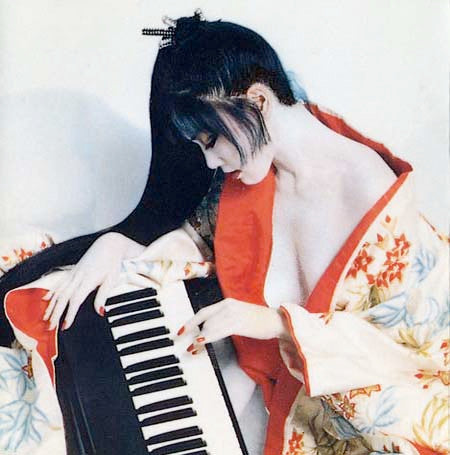 Lucia Hwong