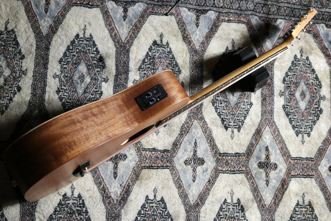 Taylor BT2e (Baby Taylor-e Mahogany) [Taylor-certified repair man store]