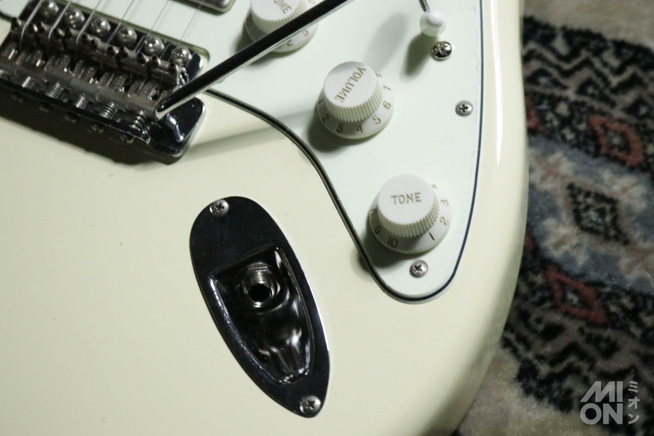 Fender Japan Stratocaster HSS w/ Monty's Guitars Retro Wind Pickups SSH Raw Nickel Set