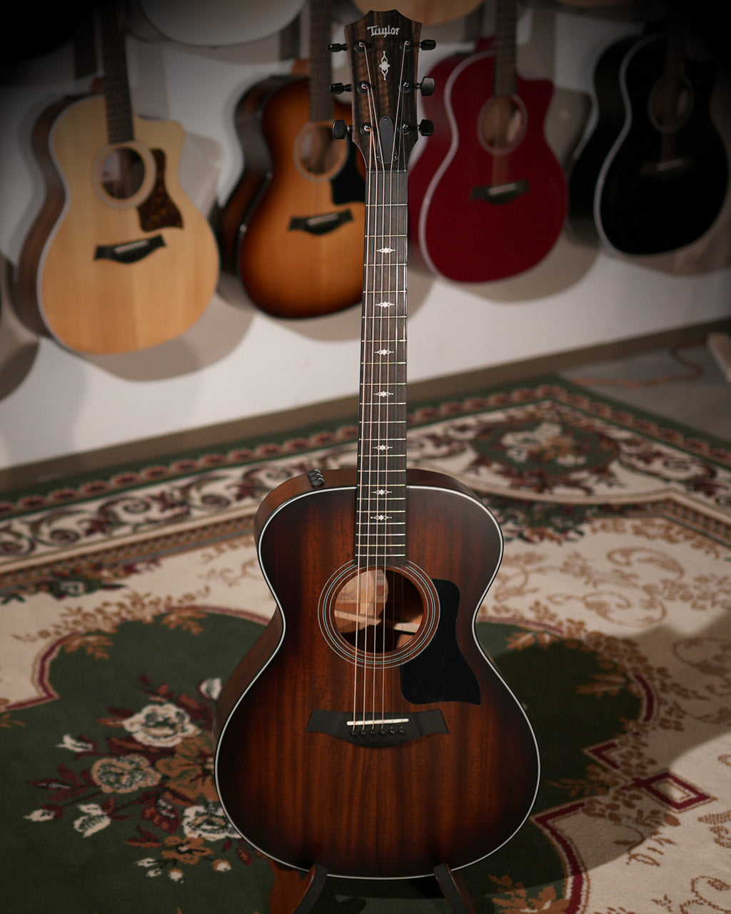 Taylor [Trial video available] 322e Mahogany V-Class [Taylor authorized repairman staffed store]
