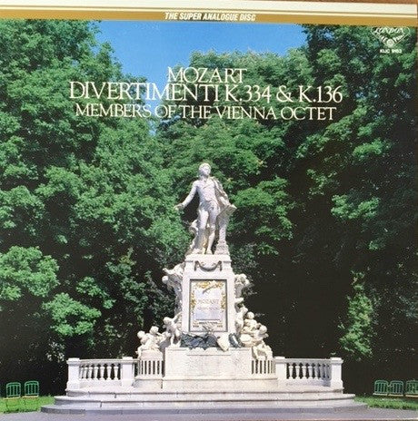 Master Release: Divertimenti K.334 K.136 by Wolfgang Amadeus Mozart
