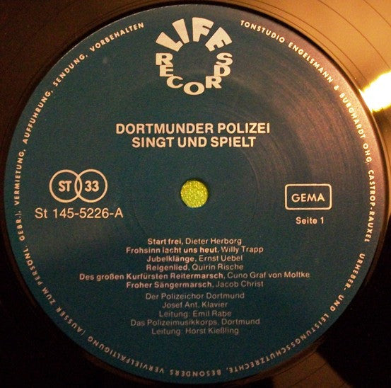 Dortmunder Polizei Singt Und Spielt